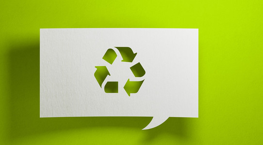 Sprechblase mit grünem Recycling-Zeichen 