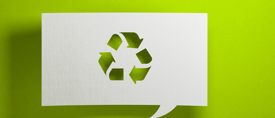 Sprechblase mit grünem Recycling-Zeichen 